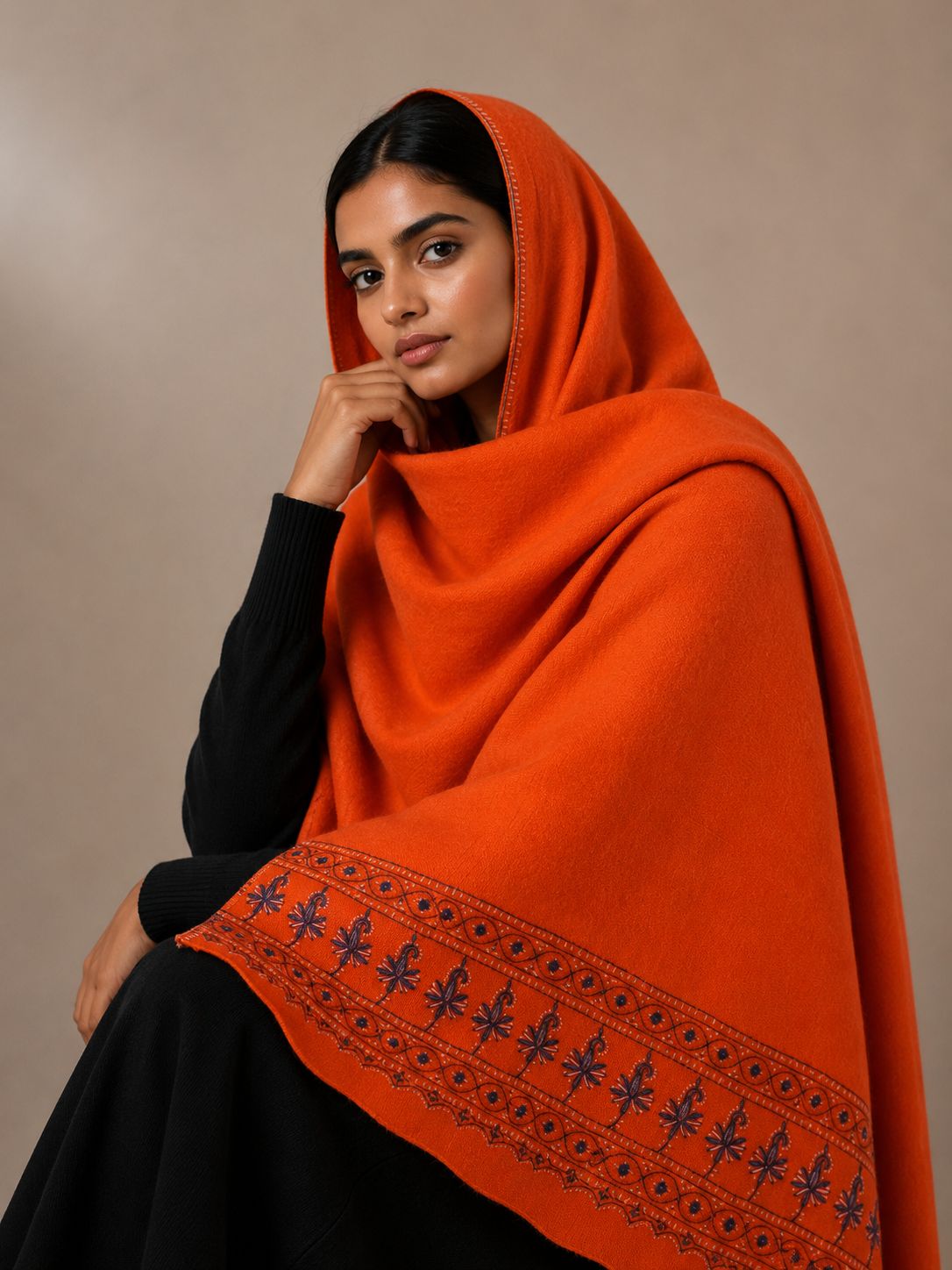 Pashmina Cashmere Bordada com Fio Metálico