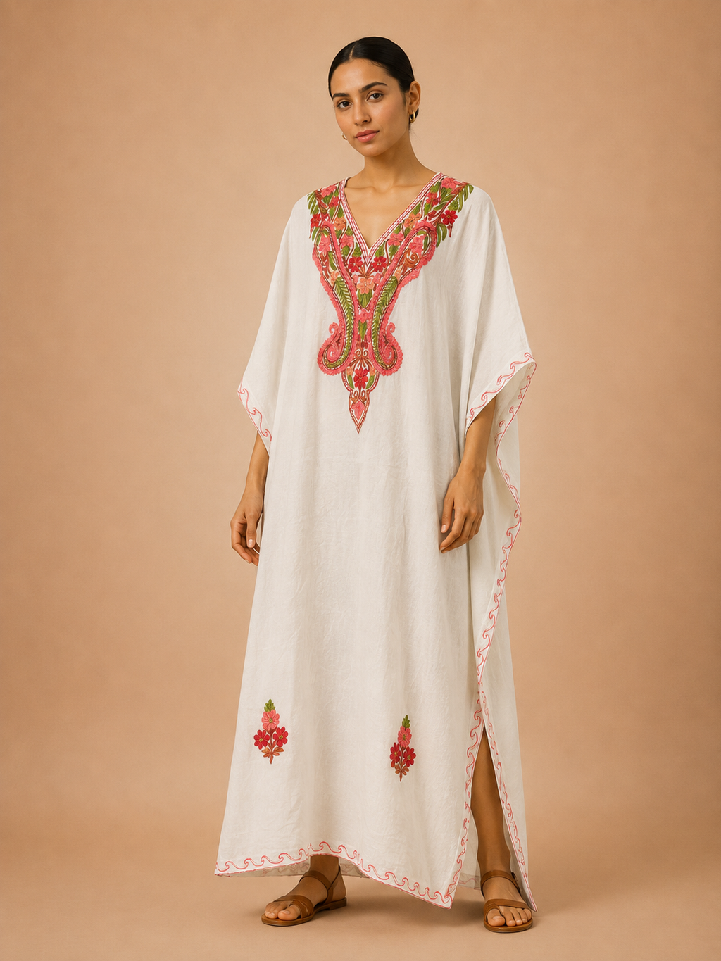 Kaftan Bordado – Branco Medalhão Coral