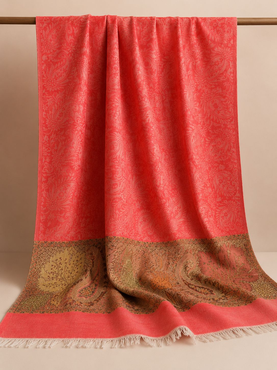 Pashmina Jacquard Paisley com Barra Ornamental — Coral