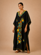Kaftan Bordado – Preto Floral Laranja Turquesa (B)