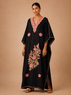 Kaftan Bordado – Preto Rosa Coral