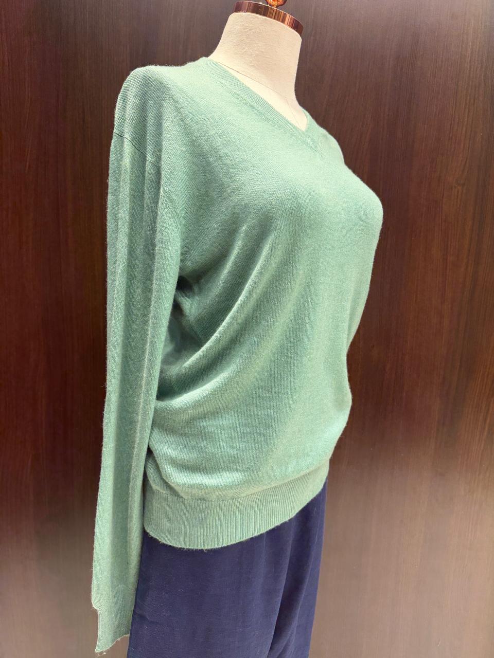Suéter 100%lã de cashmere.gola redonda. Unissex. Tamanho único