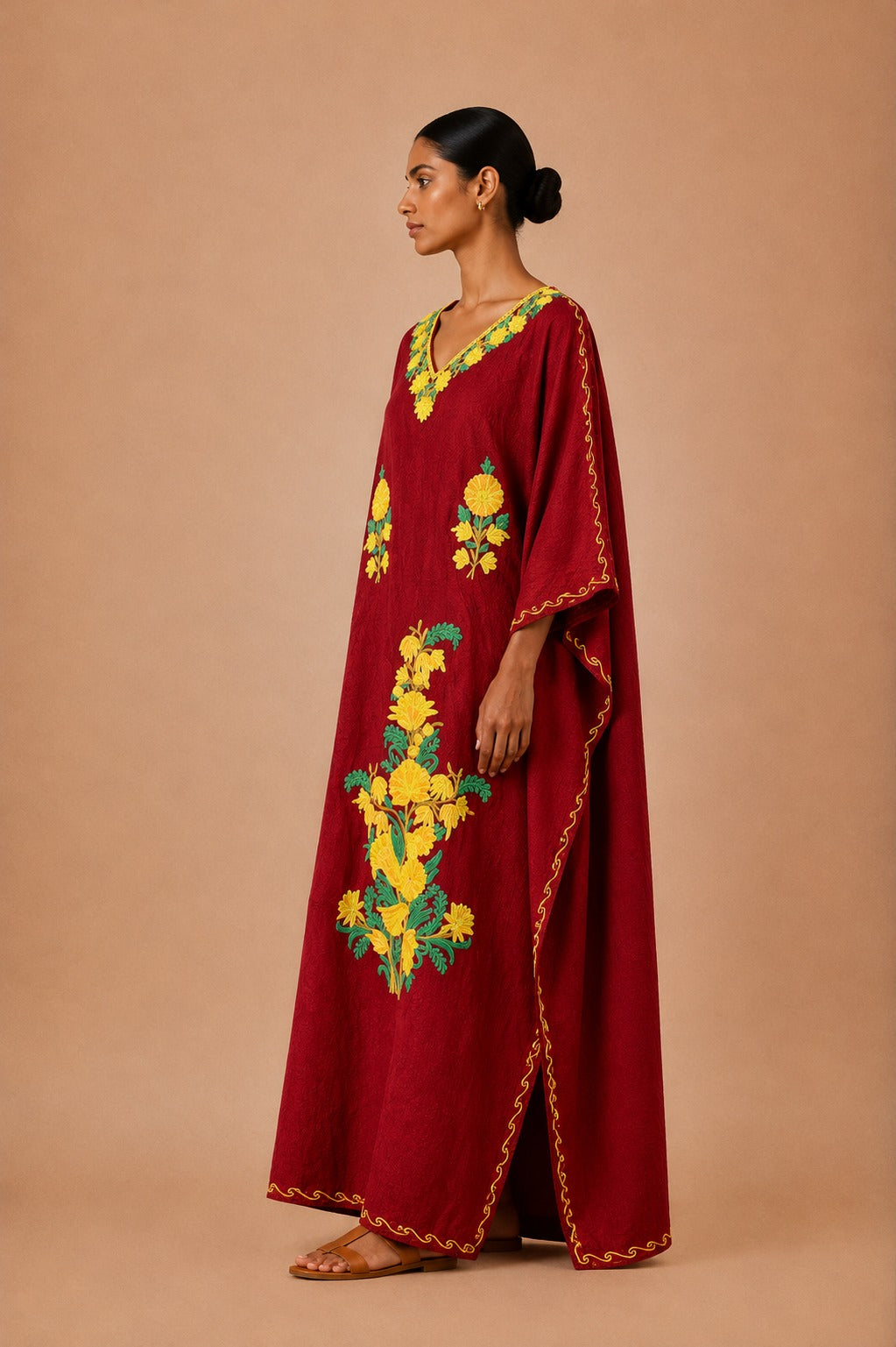 Kaftan Bordado – Vinho Floral Amarelo Turquesa