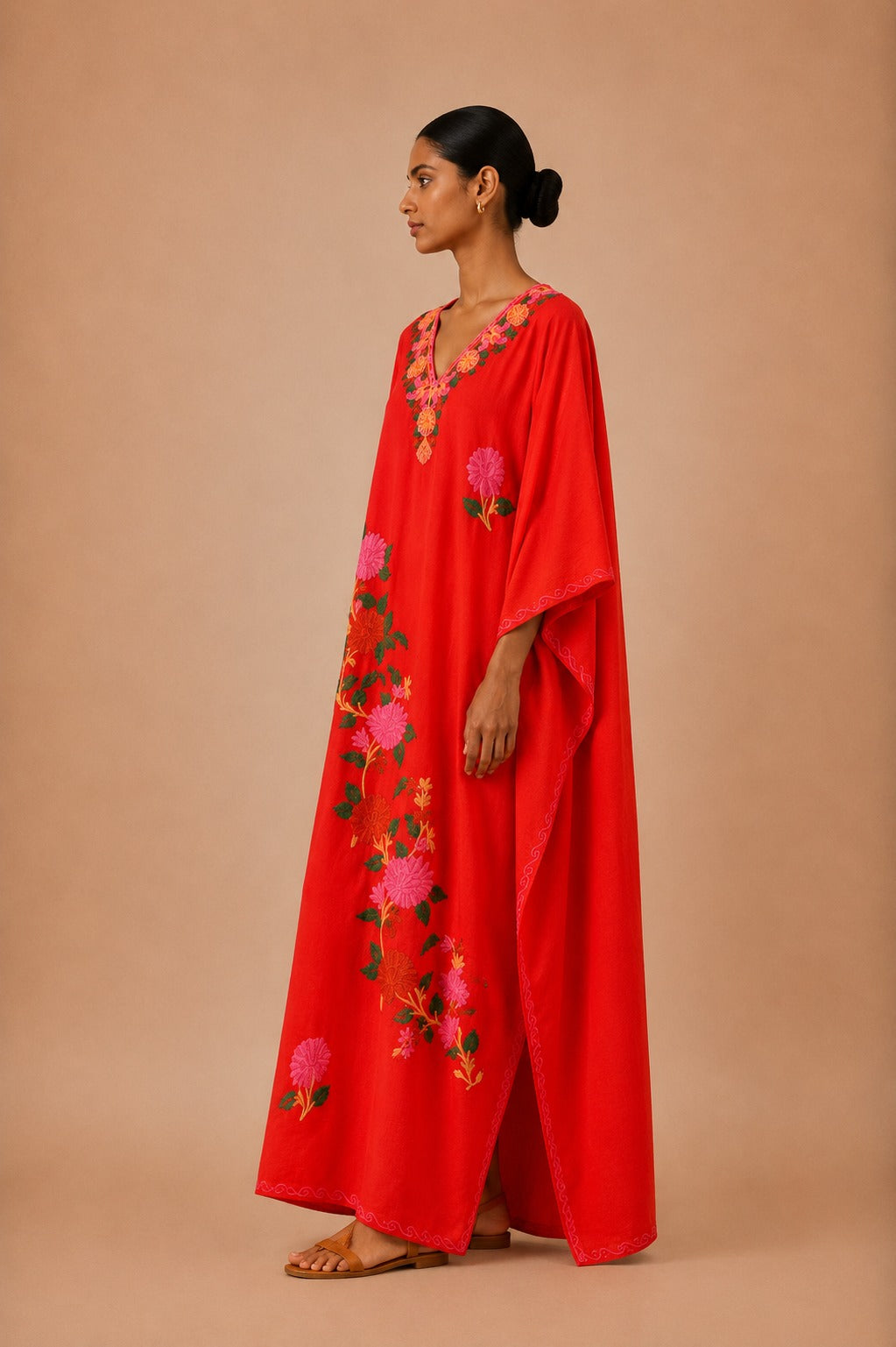 Kaftan Bordado – Vermelho Crisântemo Malva