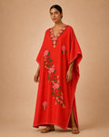 Kaftan Bordado – Vermelho Crisântemo Malva