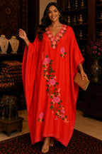 Kaftan Bordado – Vermelho Crisântemo Malva
