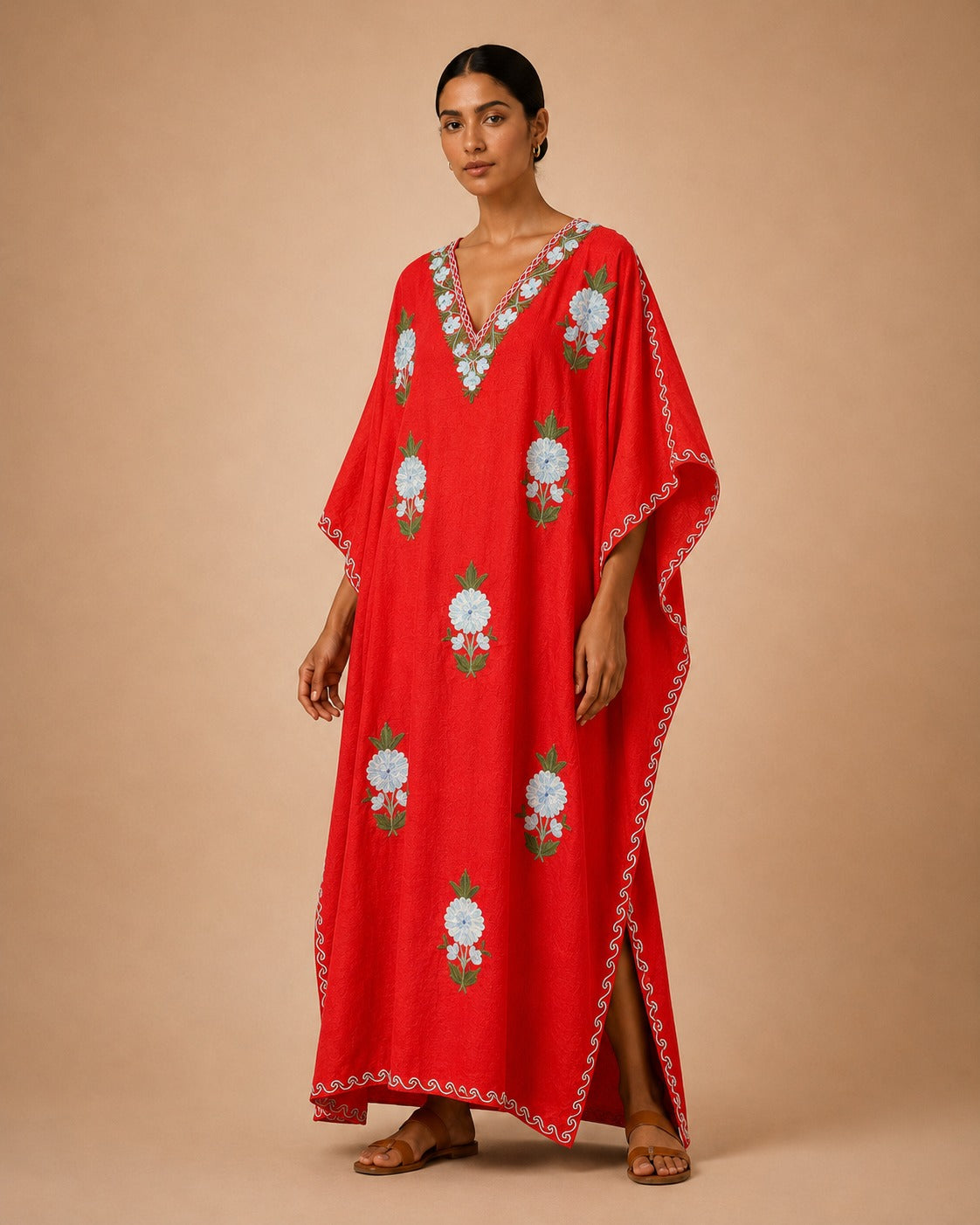 Kaftan Bordado – Vermelho Floral Branco Azul Disperso