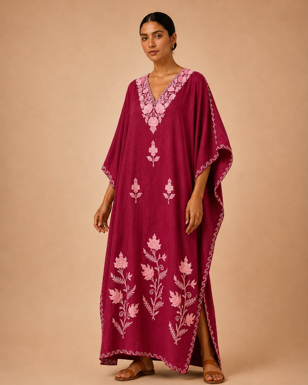 Kaftan Bordado – Bordô Motivo Folha Rosa