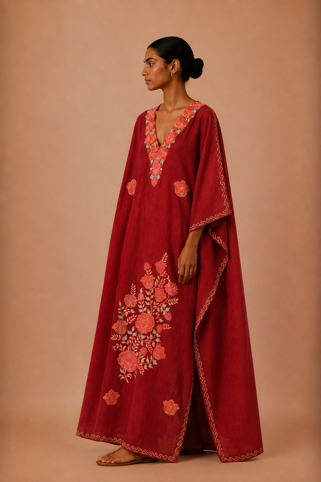 Kaftan Bordado – Vinho Buquê Rosa Coral Turquesa
