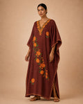 Kaftan Bordado – Terracota Floral Calêndula
