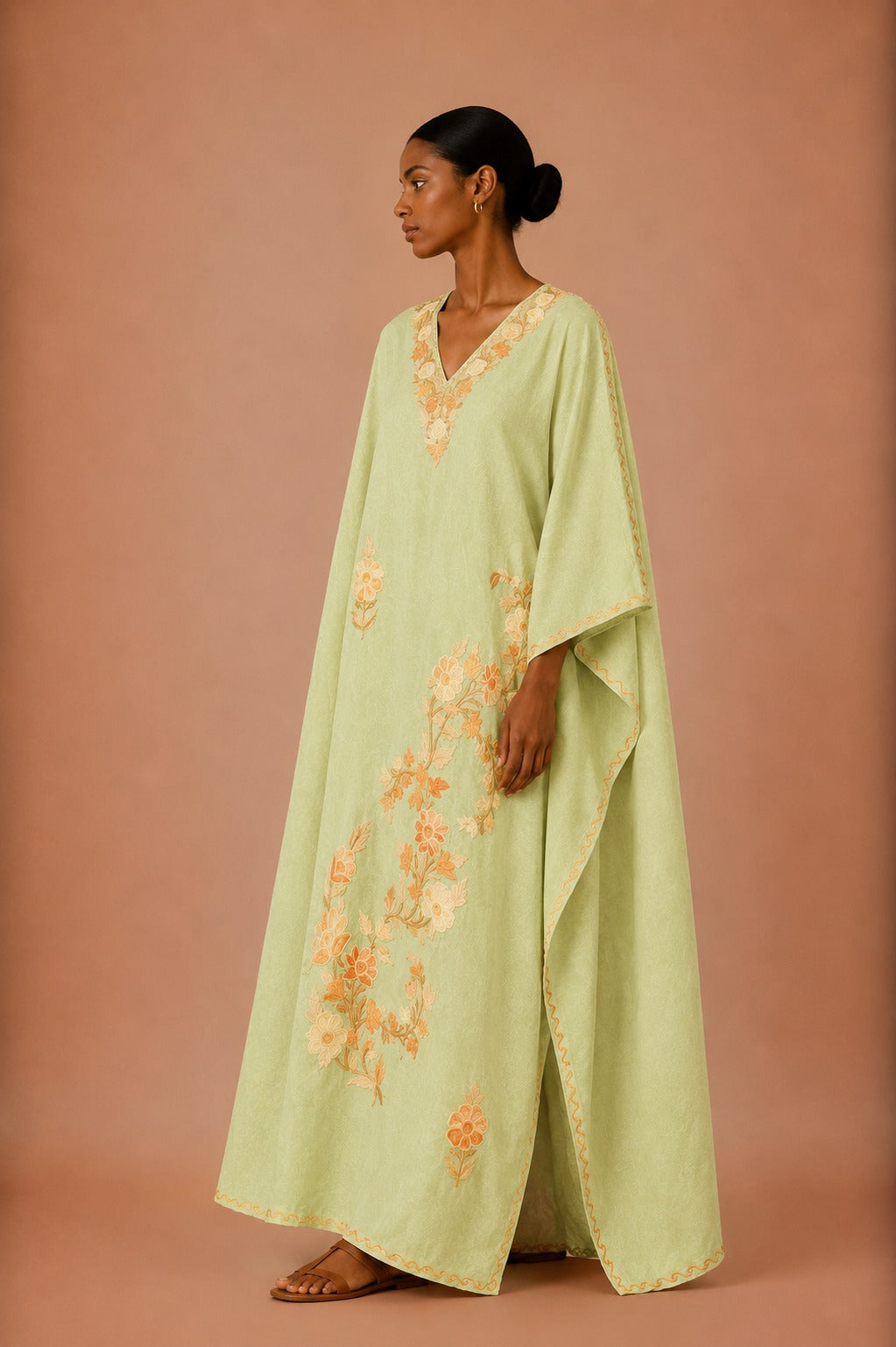 Kaftan Bordado – Verde Limão Floral Pêssego