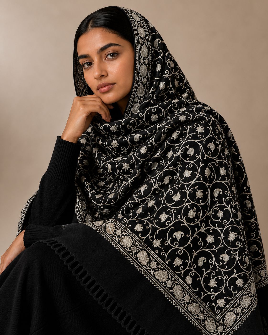 Pashmina Cashmere Bordada com Fio Metálico