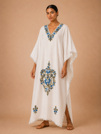 Kaftan Bordado – Branco Medalhão Azul Verde