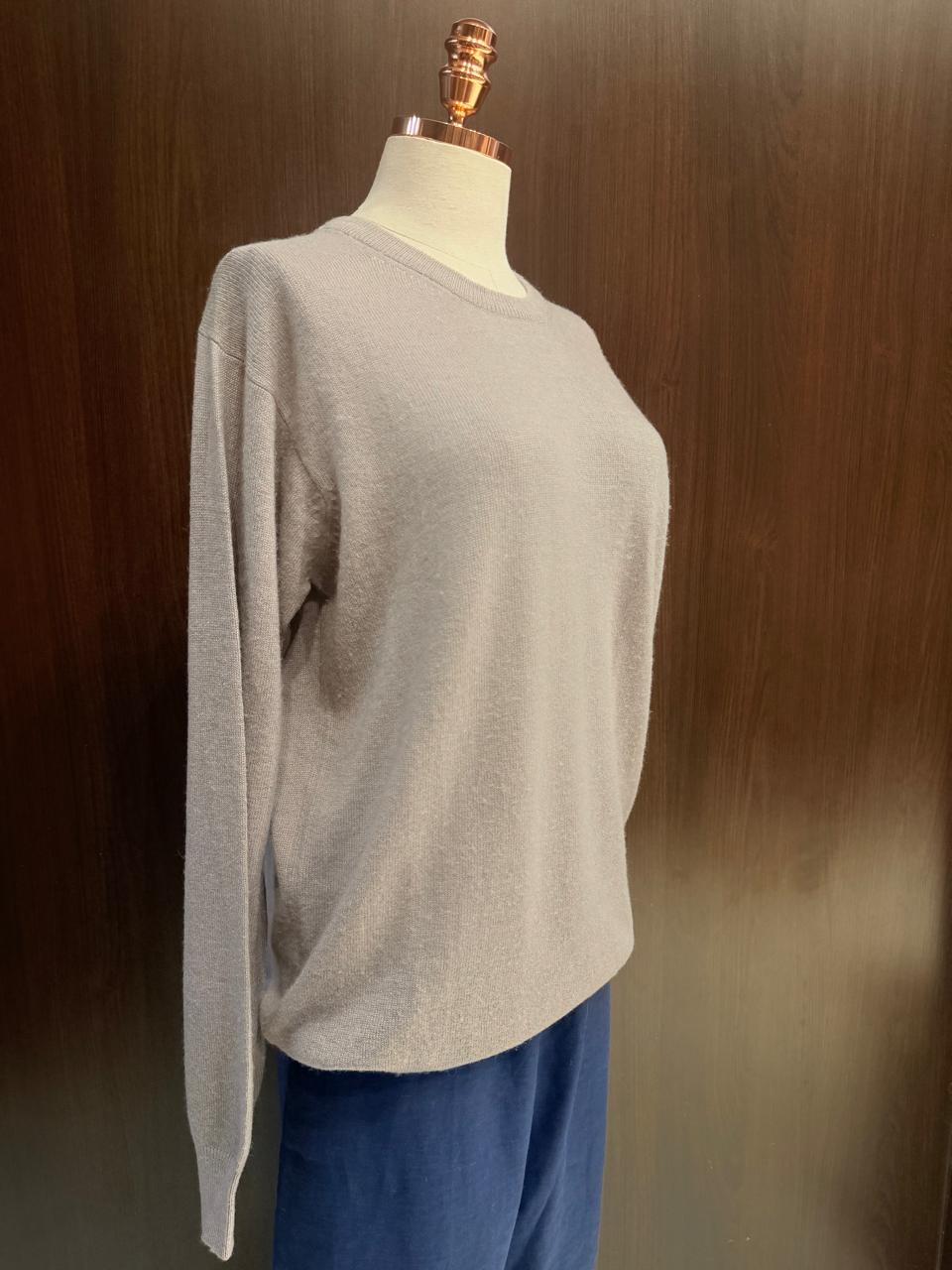 Suéter 100%lã de cashmere.gola redonda. Unissex. Tamanho único
