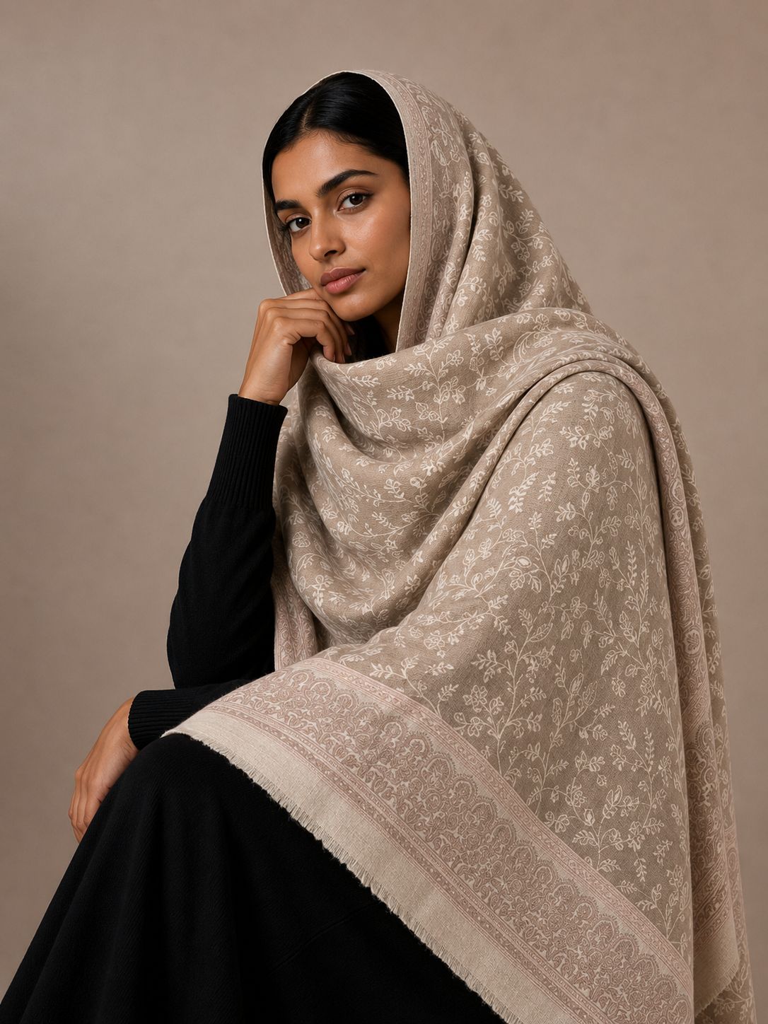 Pashmina Cashmere Bordada com Fio Metálico