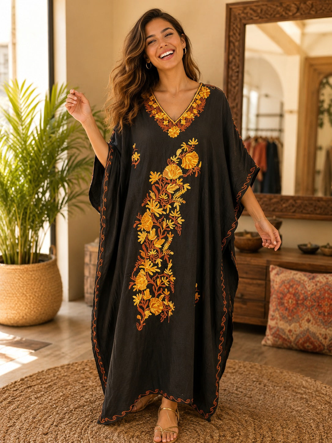 Kaftan Bordado – Preto Floral Dourado