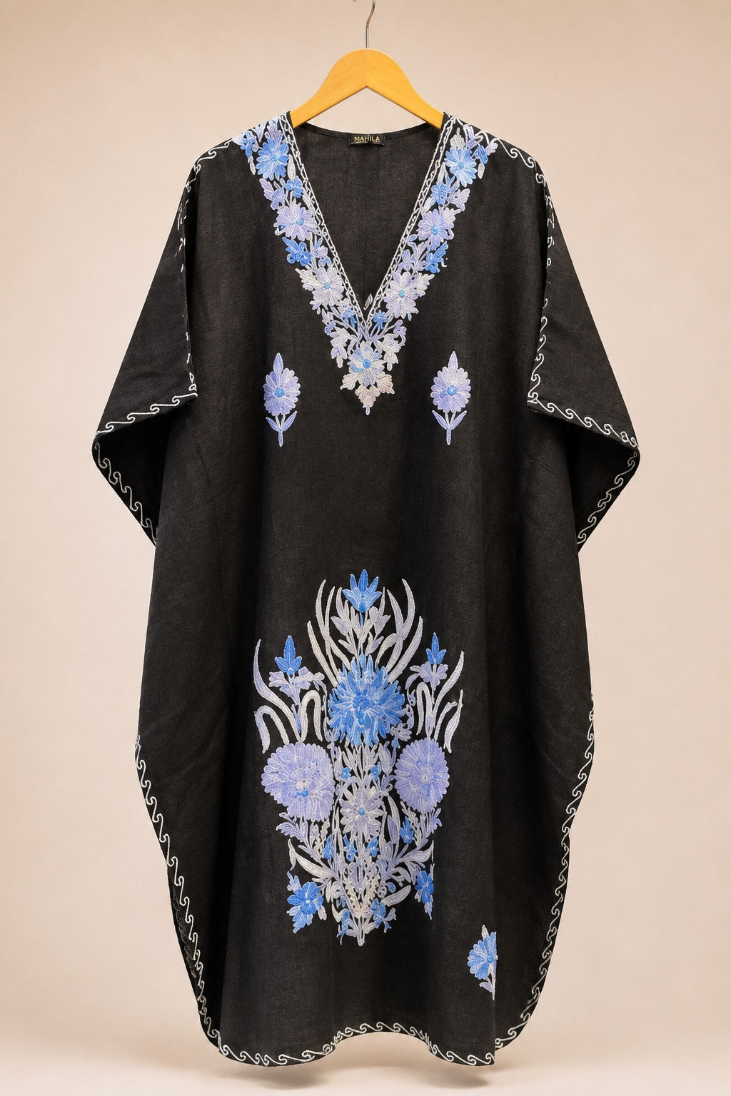Kaftan Bordado – Preto Floral Azul