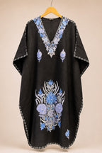 Kaftan Bordado – Preto Floral Azul