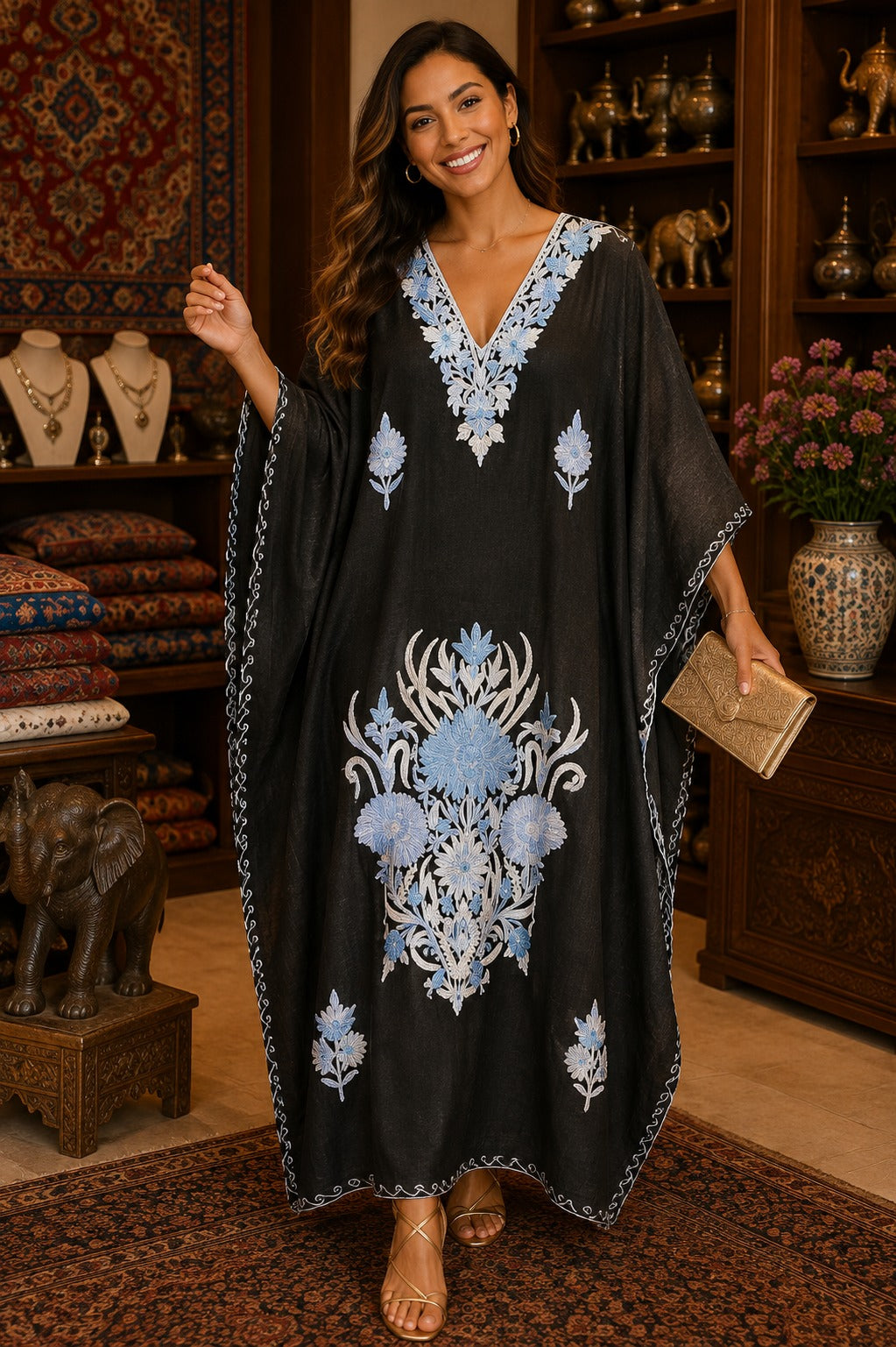 Kaftan Bordado – Preto Floral Azul