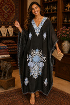Kaftan Bordado – Preto Floral Azul