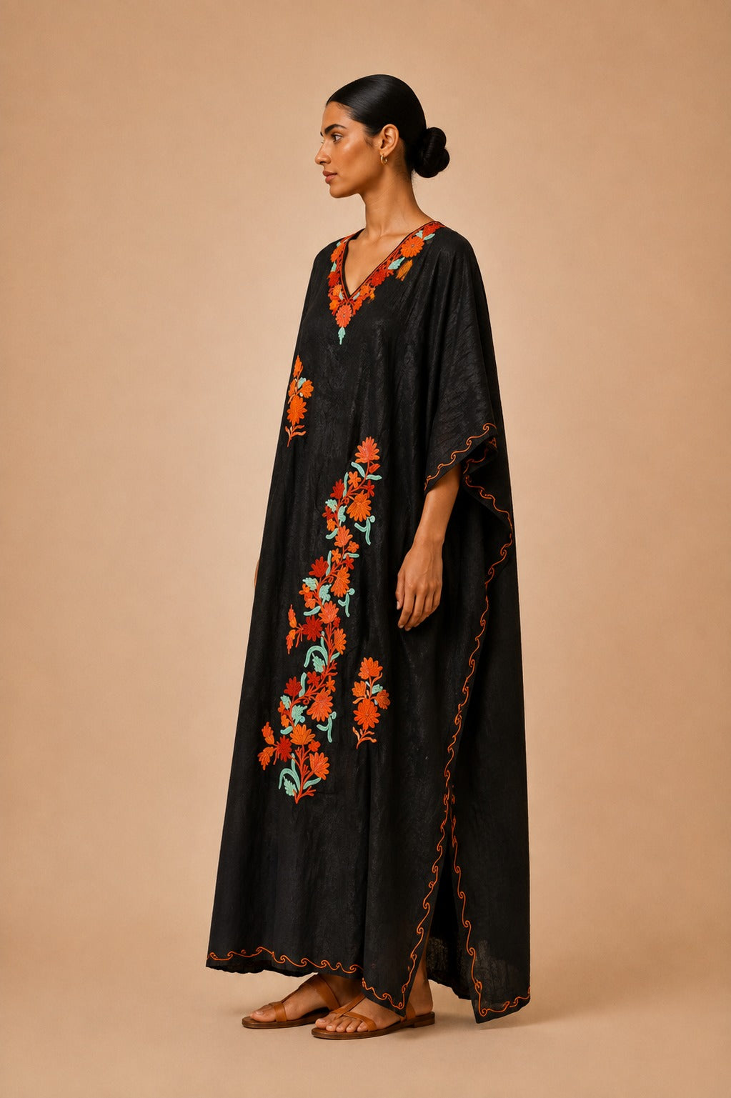 Kaftan Bordado – Preto Floral Laranja Turquesa (A)