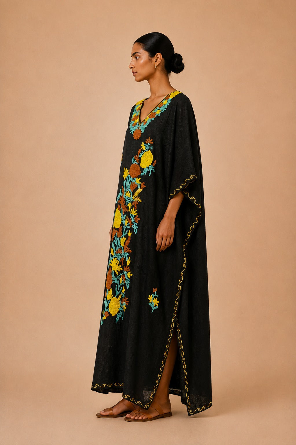 Kaftan Bordado – Preto Floral Laranja Turquesa (B)