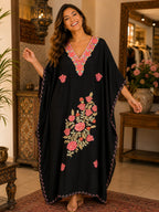 Kaftan Bordado – Preto Rosa Coral