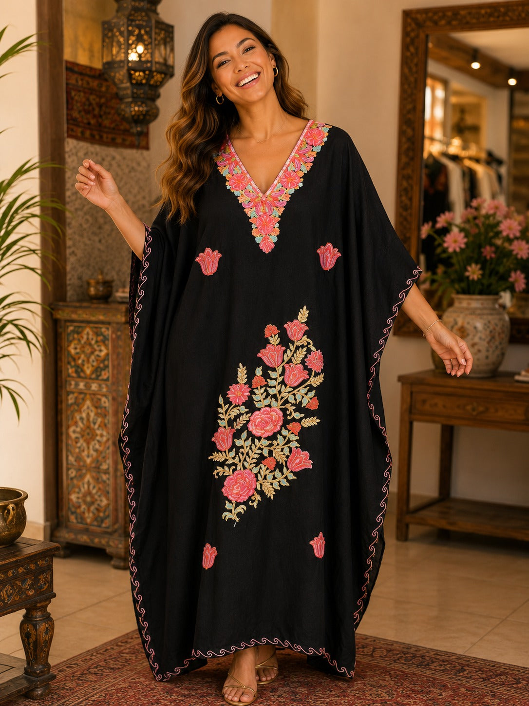 Kaftan Bordado – Preto Rosa Coral