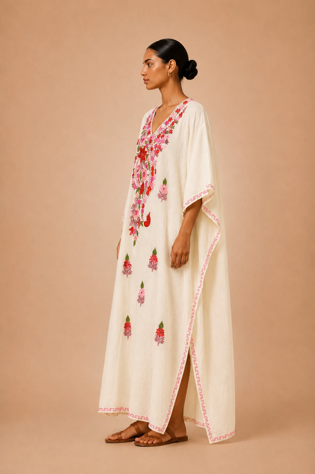 Kaftan Bordado – Creme Floral Rosa (A)