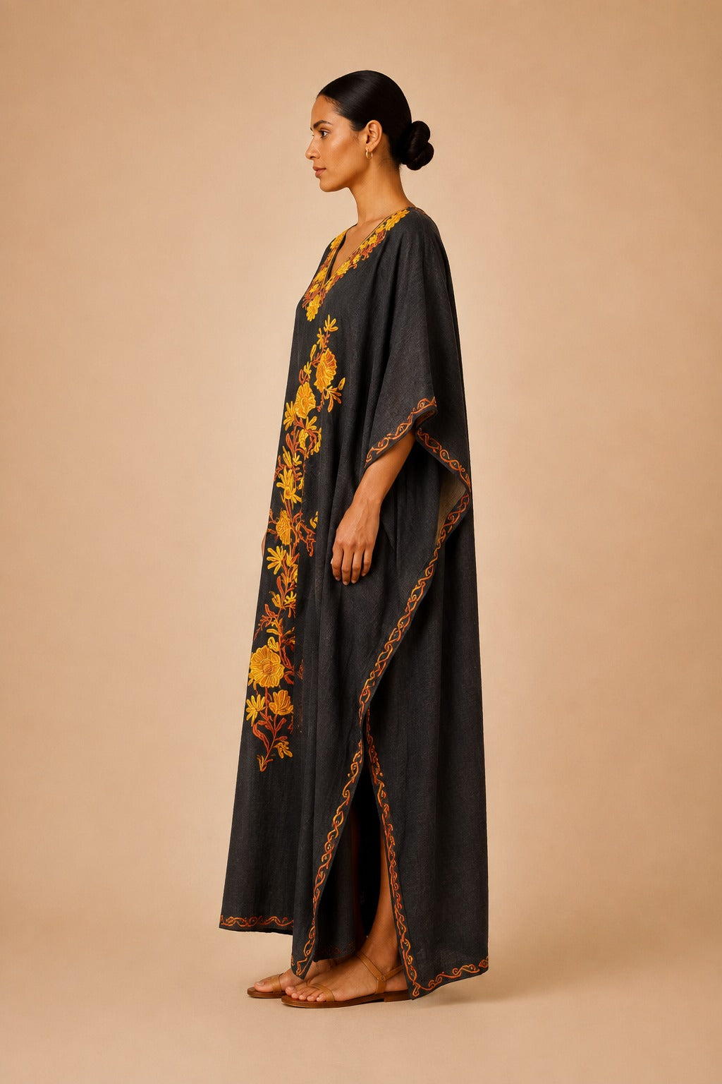Kaftan Bordado – Preto Floral Dourado
