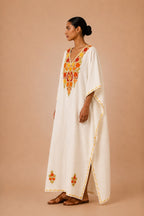 Kaftan Bordado – Branco Floral Vermelho Dourado