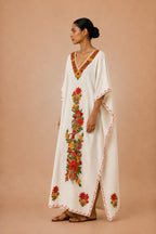 Kaftan Bordado – Creme Floral Vermelho