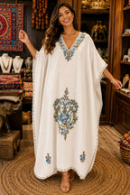 Kaftan Bordado – Branco Medalhão Azul Verde