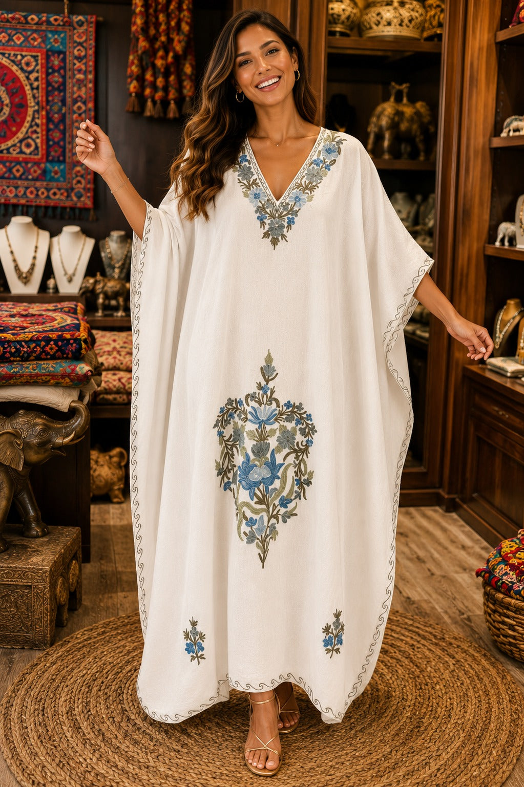 Kaftan Bordado – Branco Medalhão Azul Verde
