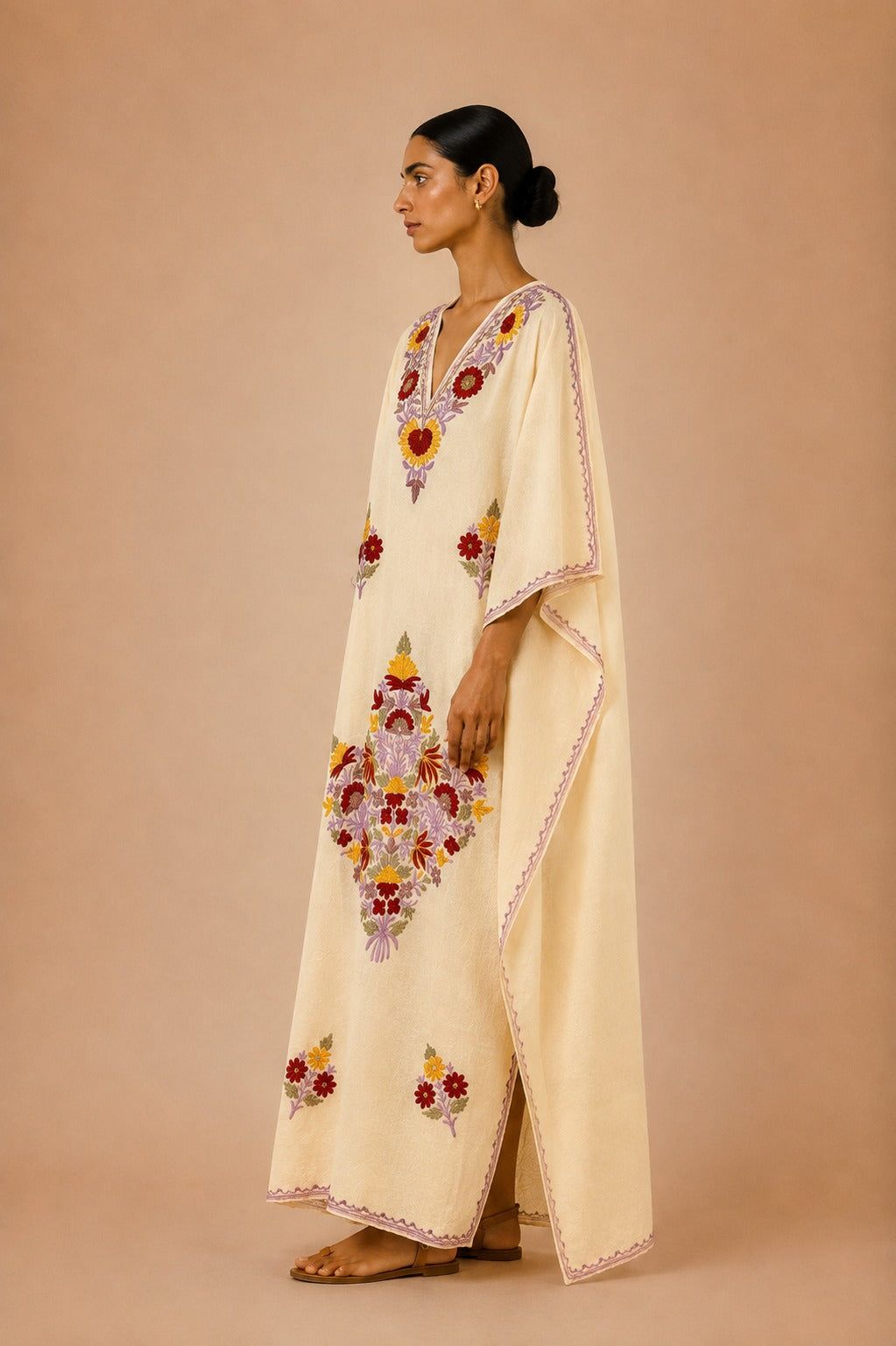 Kaftan Bordado – Amarelo Floral Roxo Diamante