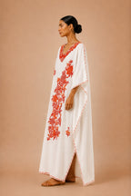 Kaftan Bordado – Creme Floral Vermelho