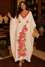 Kaftan Bordado – Creme Floral Vermelho