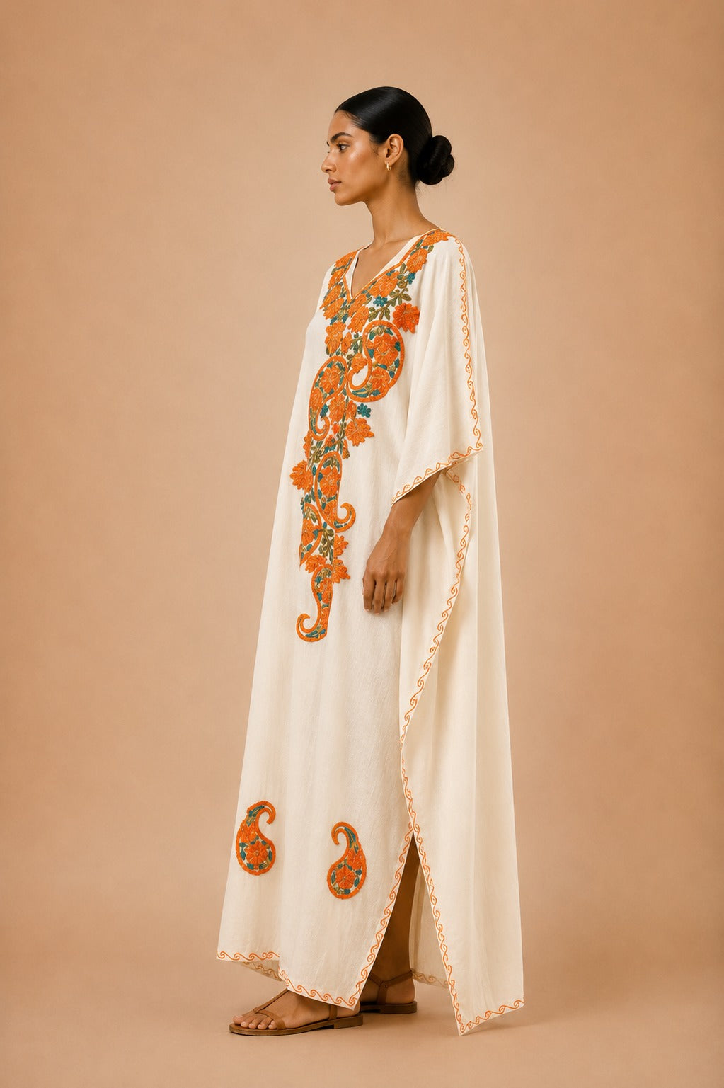 Kaftan Bordado – Creme Paisley Laranja Turquesa