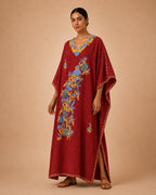 Kaftan Bordado – Vinho Floral Dourado Azul