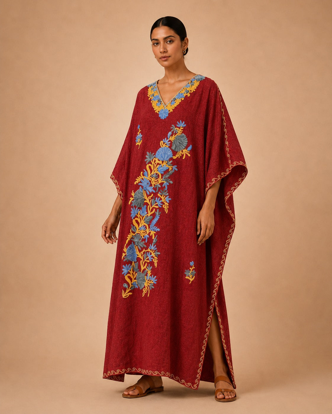 Kaftan Bordado – Vinho Floral Dourado Azul