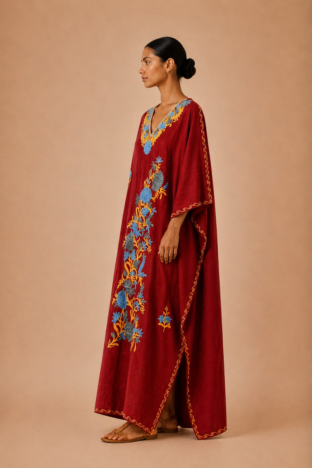Kaftan Bordado – Vinho Floral Dourado Azul